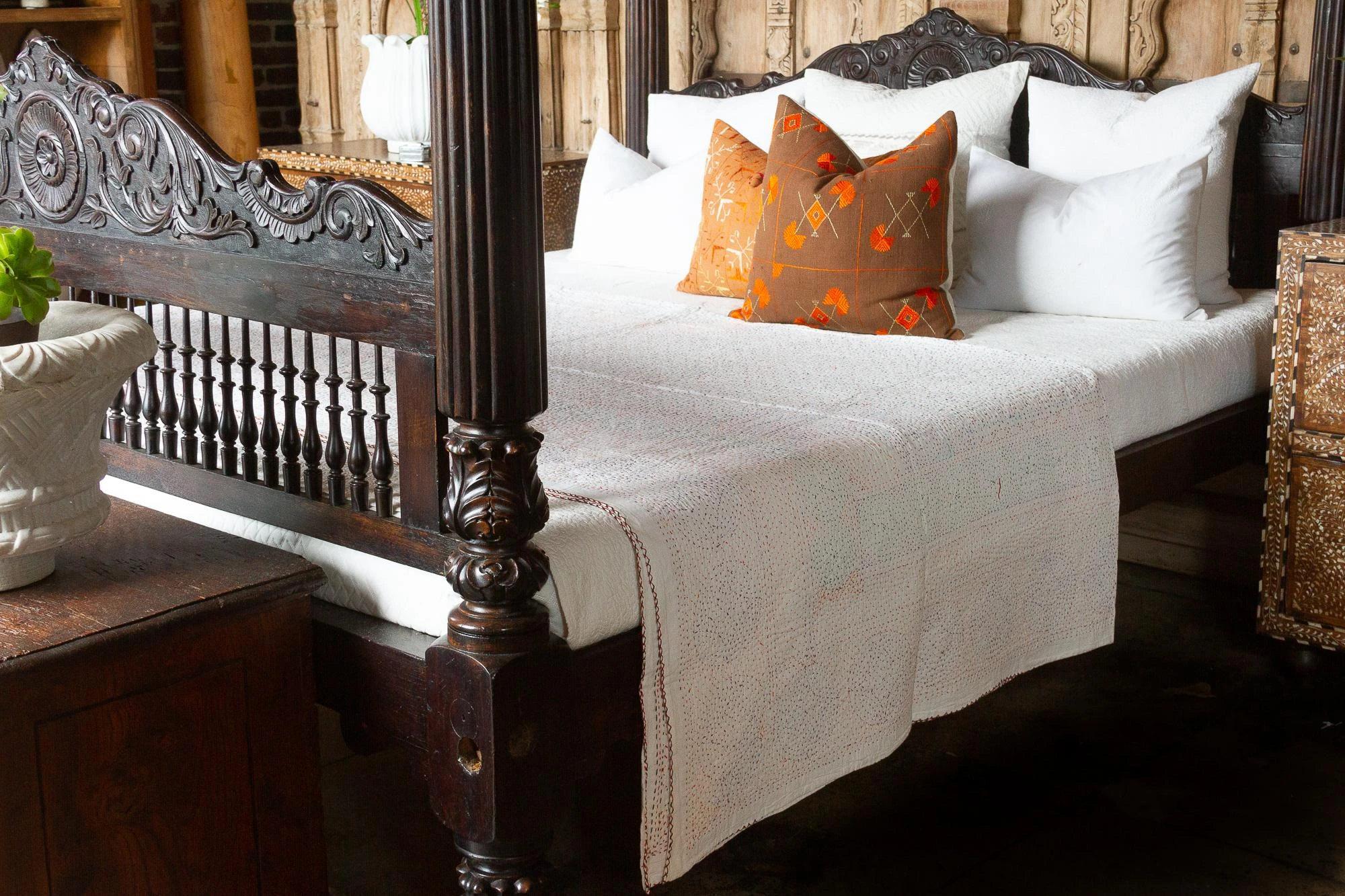 Alabaster Filanan Embroidered Bed Cover 7 Alabaster Filanan Embroidered Bed Cover - Image 5