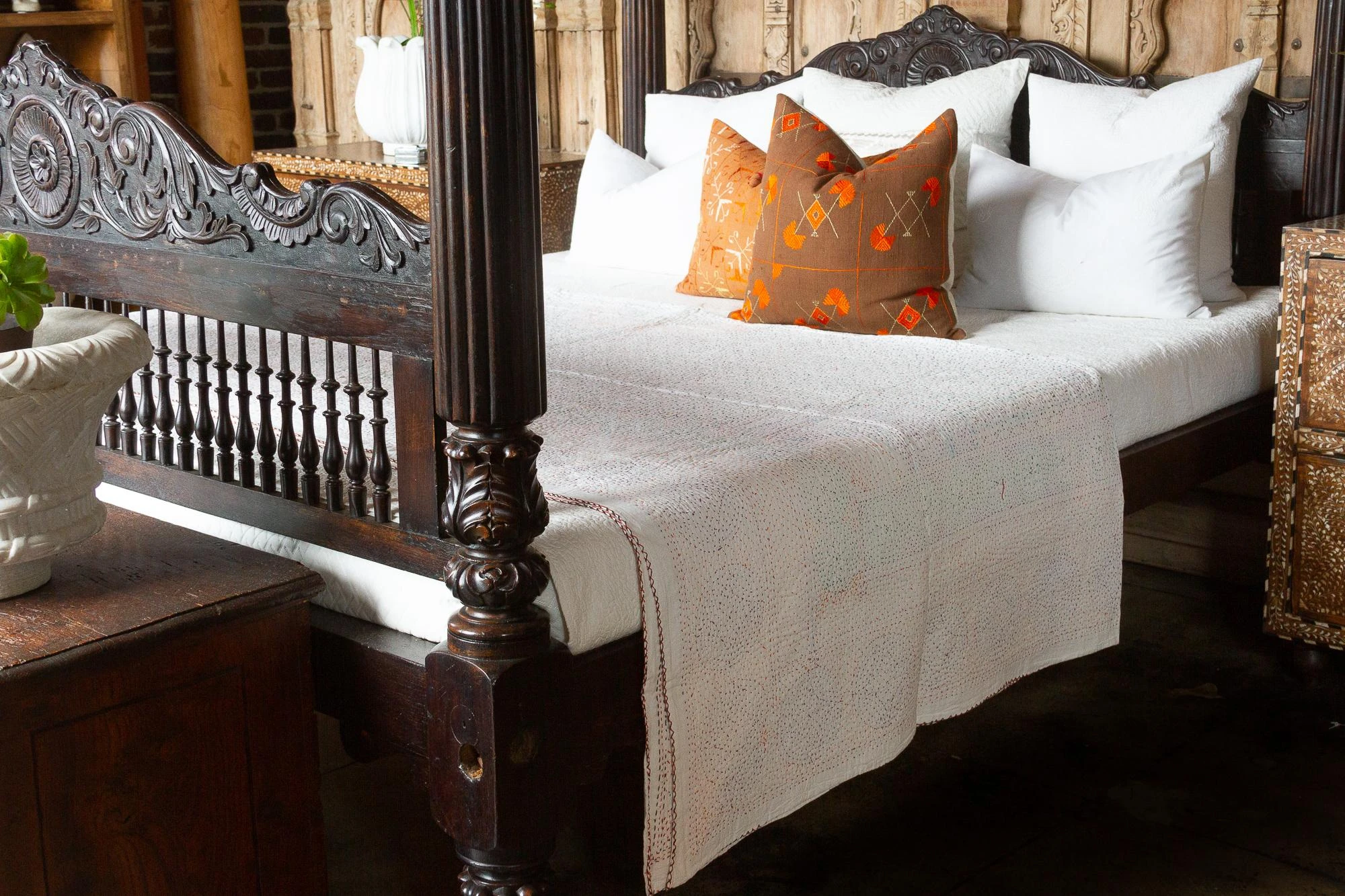 Alabaster Filanan Embroidered Bed Cover 4 Alabaster Filanan Embroidered Bed Cover - Image 2