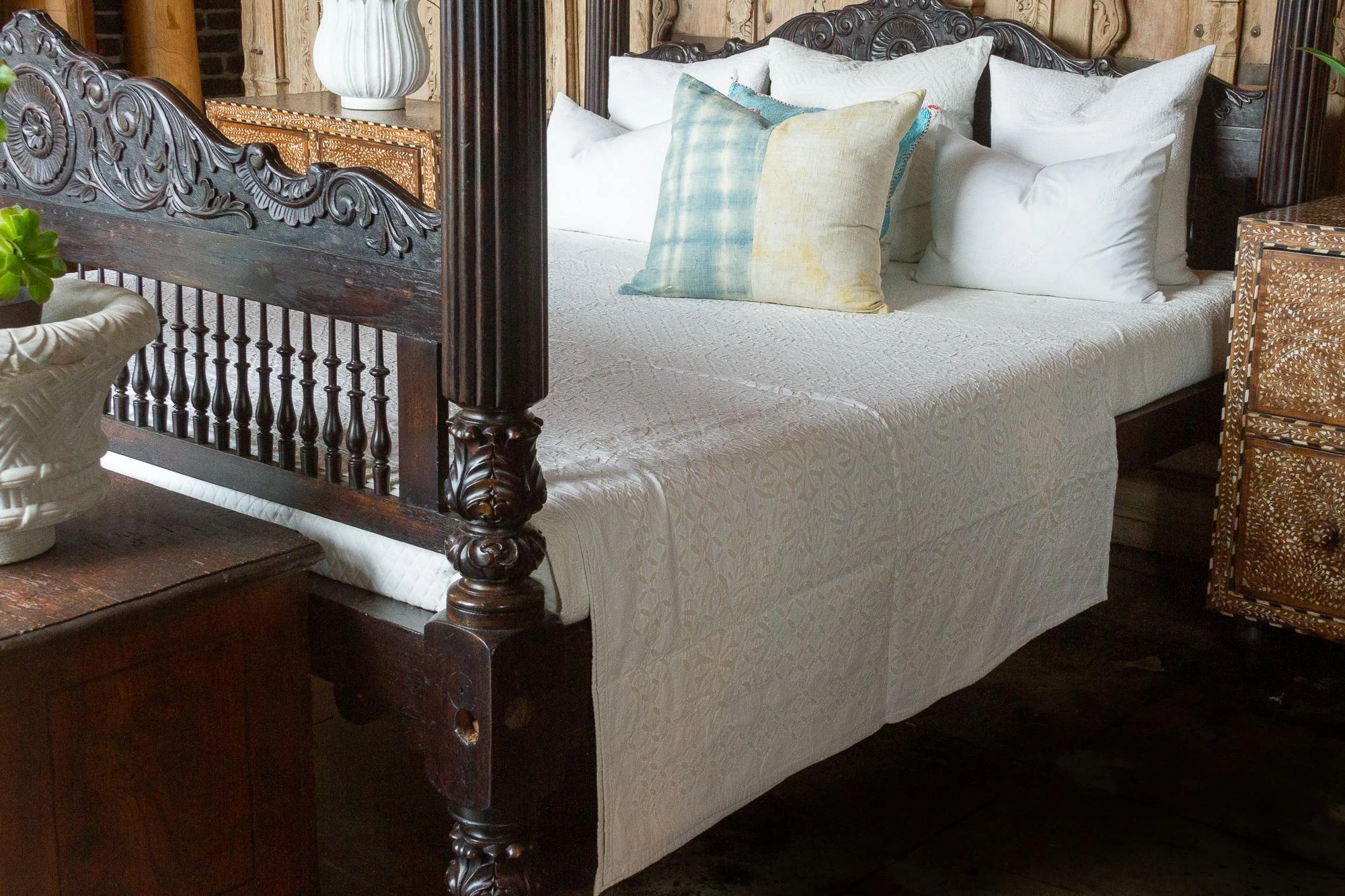 Bela White Applique Coverlet 8 Bela White Applique Coverlet - Image 6