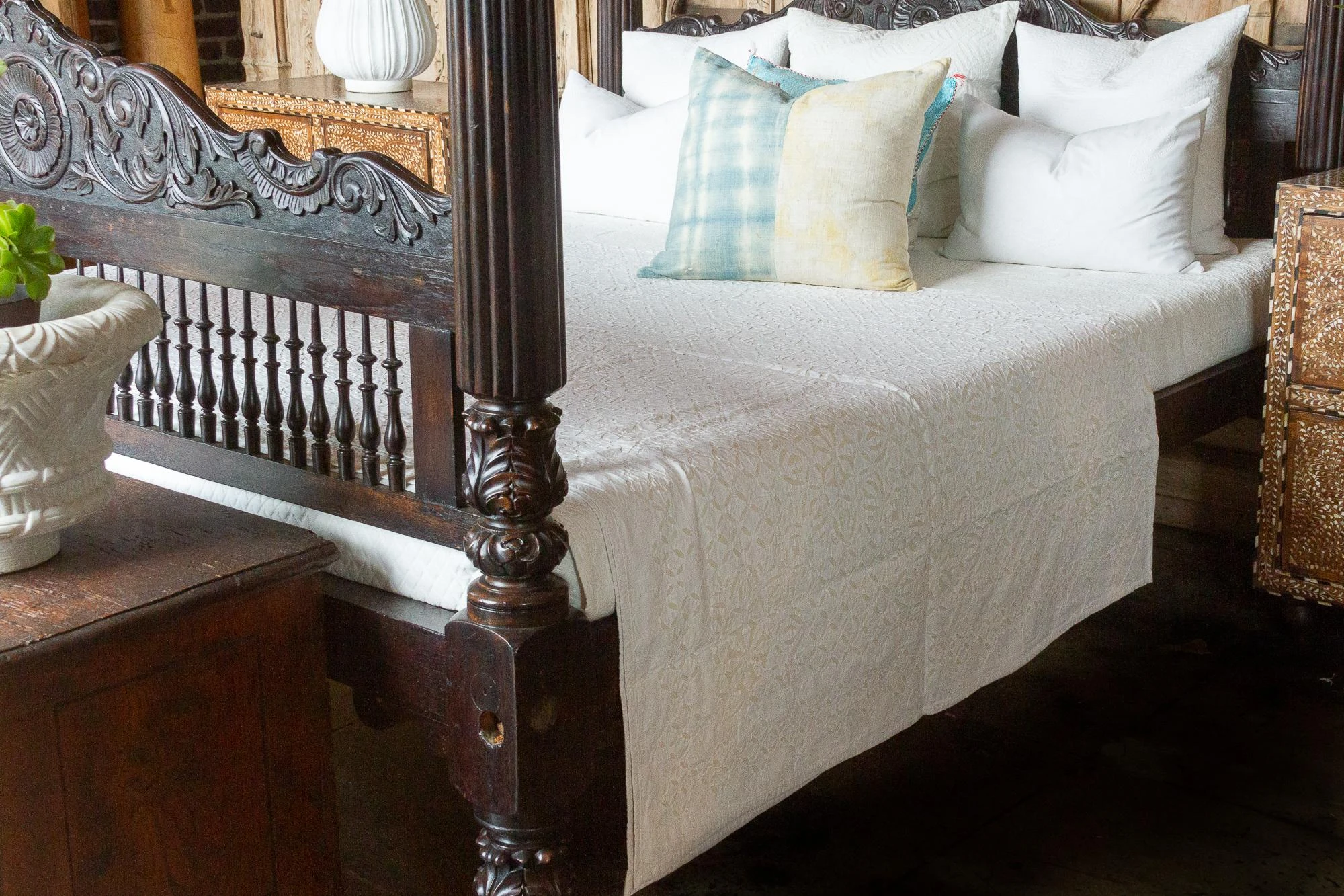 Bela White Applique Coverlet 4 Bela White Applique Coverlet - Image 2