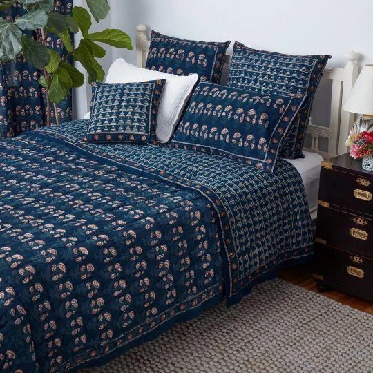 Carnation-Delta Twin Indigo/Brick Red Reversible Quilt 4 Carnation-Delta Twin Indigo/Brick Red Reversible Quilt - Image 2