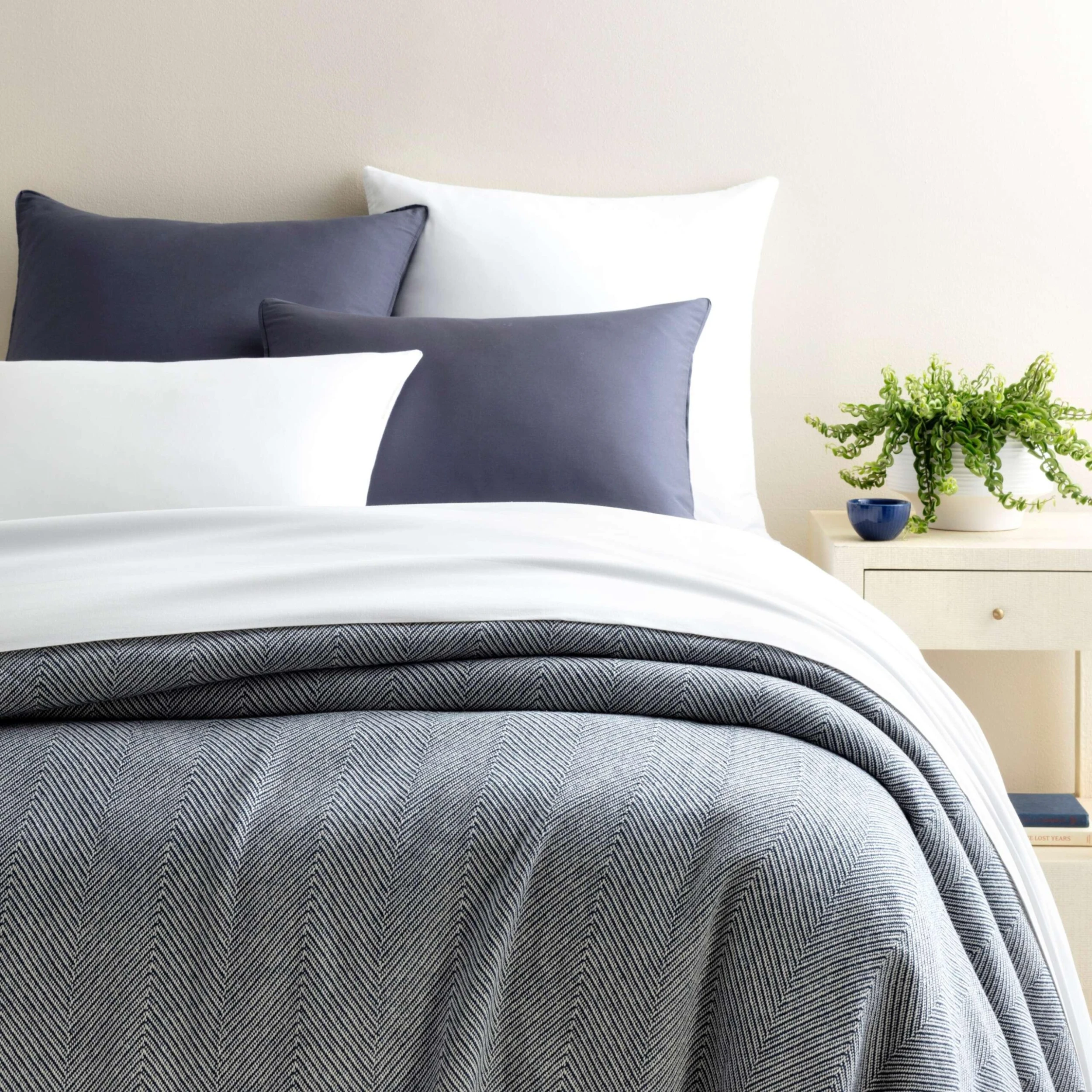 Pine Cone Hill By Annie Selke Herringbone Navy/Ivory Blanket, King 3 Pine Cone Hill By Annie Selke Herringbone Navy/Ivory Blanket, King