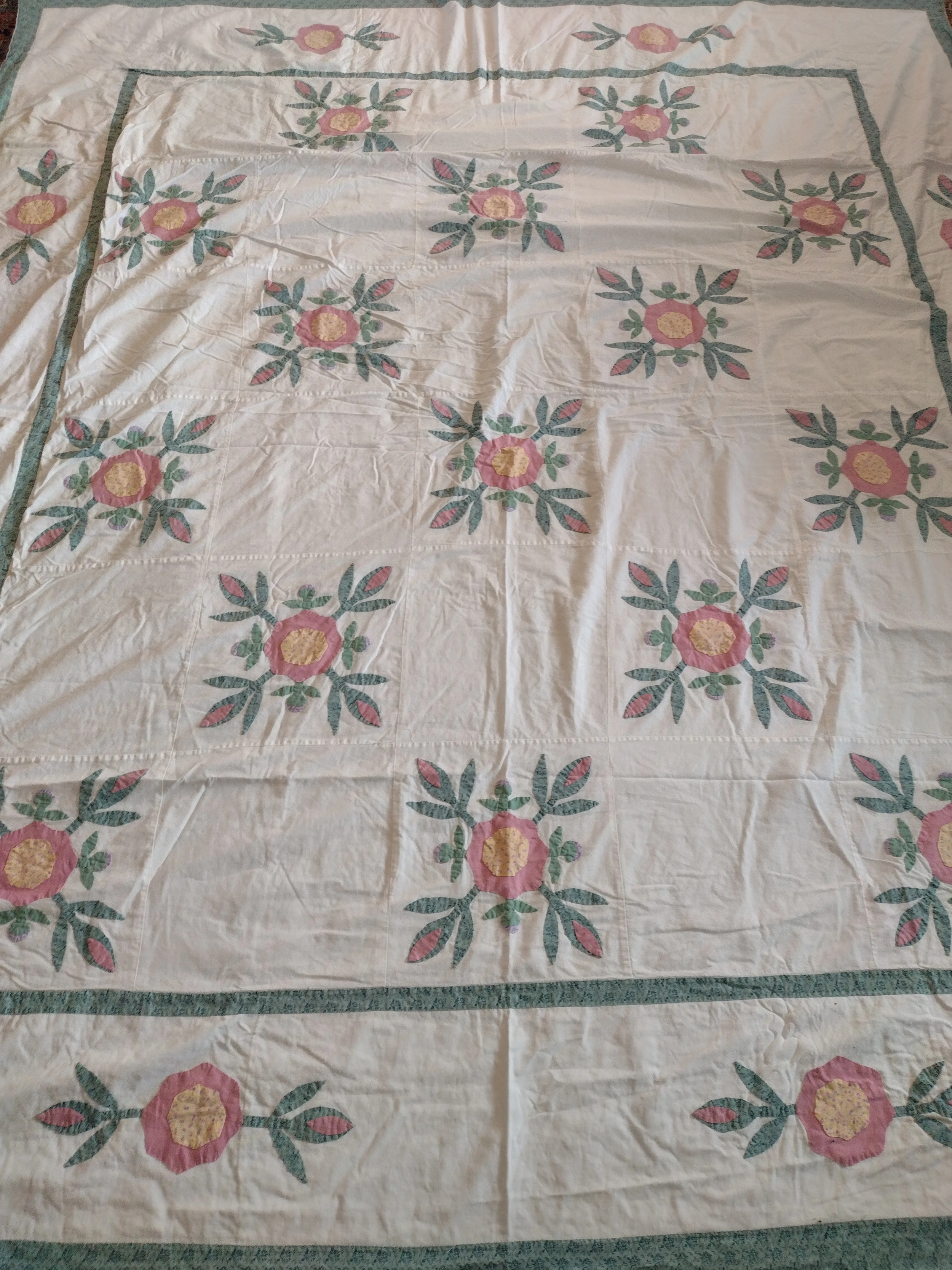 Vintage 1980s Hand Quilted Applique Floral Duvet Coverlet 5 Vintage 1980s Hand Quilted Applique Floral Duvet Coverlet - Image 3