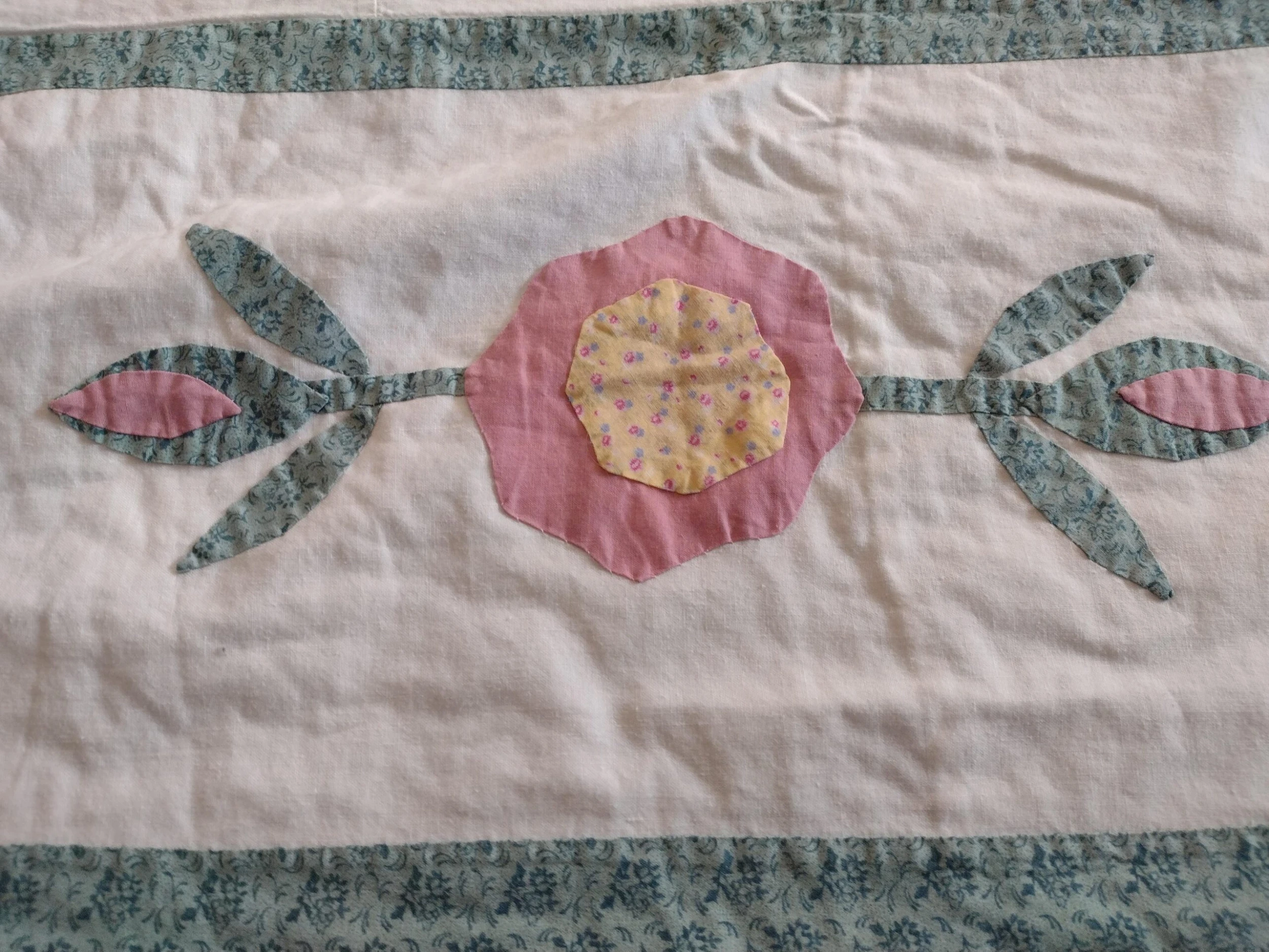 Vintage 1980s Hand Quilted Applique Floral Duvet Coverlet 8 Vintage 1980s Hand Quilted Applique Floral Duvet Coverlet - Image 6